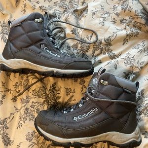 Columbia Grey Hiking Boots 7 1/2 Waterproof